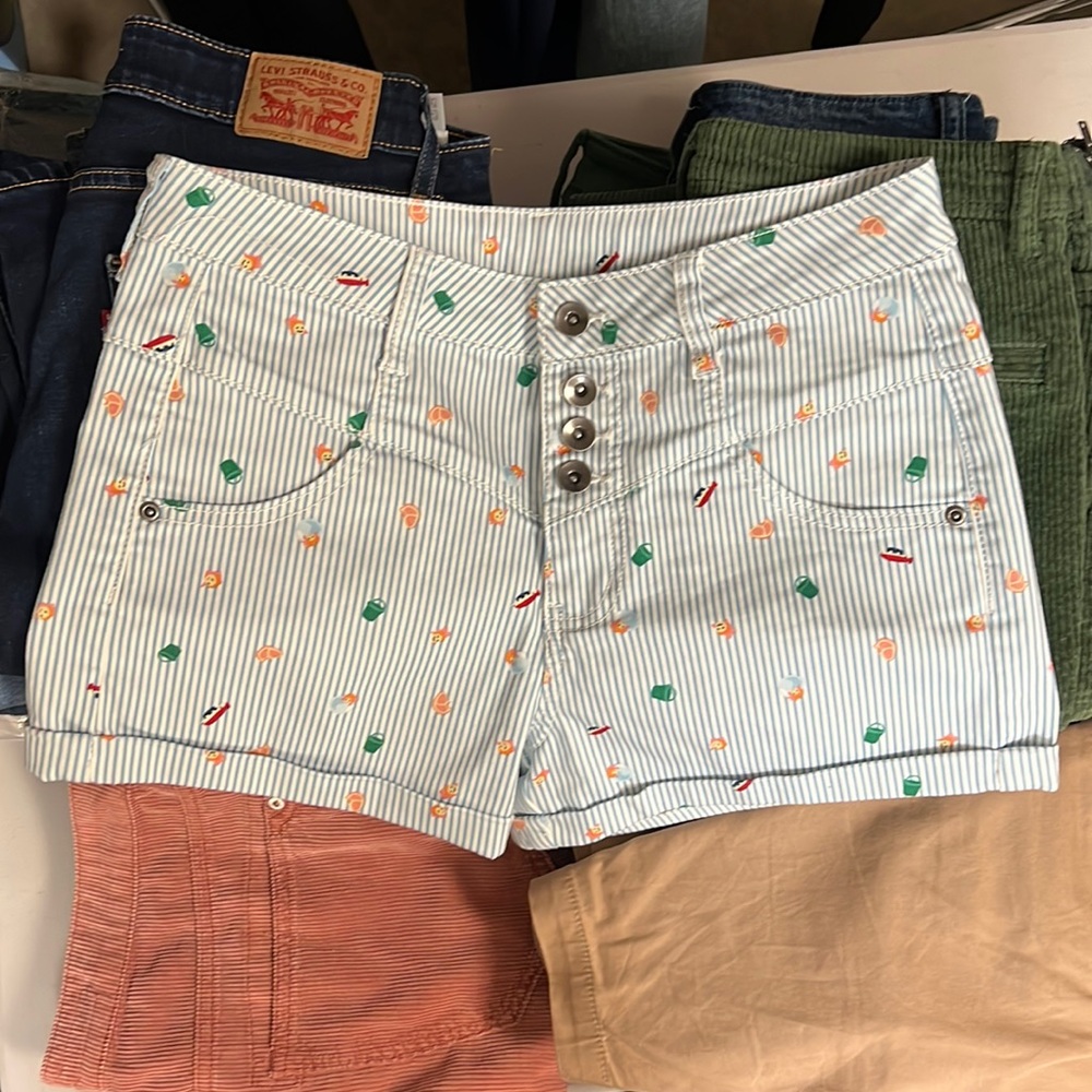 Girls size 9 Ponyo/Ghibli/her universe/Hot Topic shorts